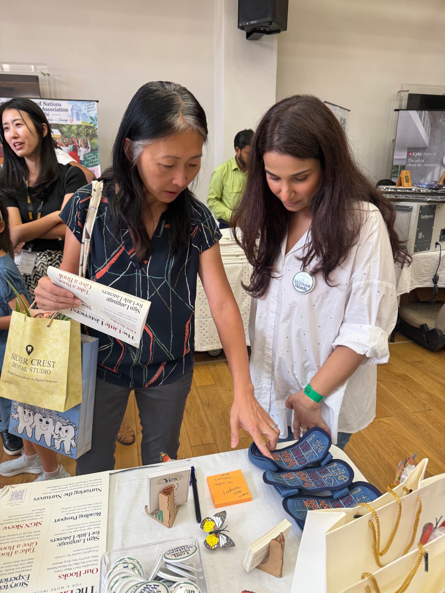 Spardha Chaturvedi sharing SIGN SLEEVE materials at a community event